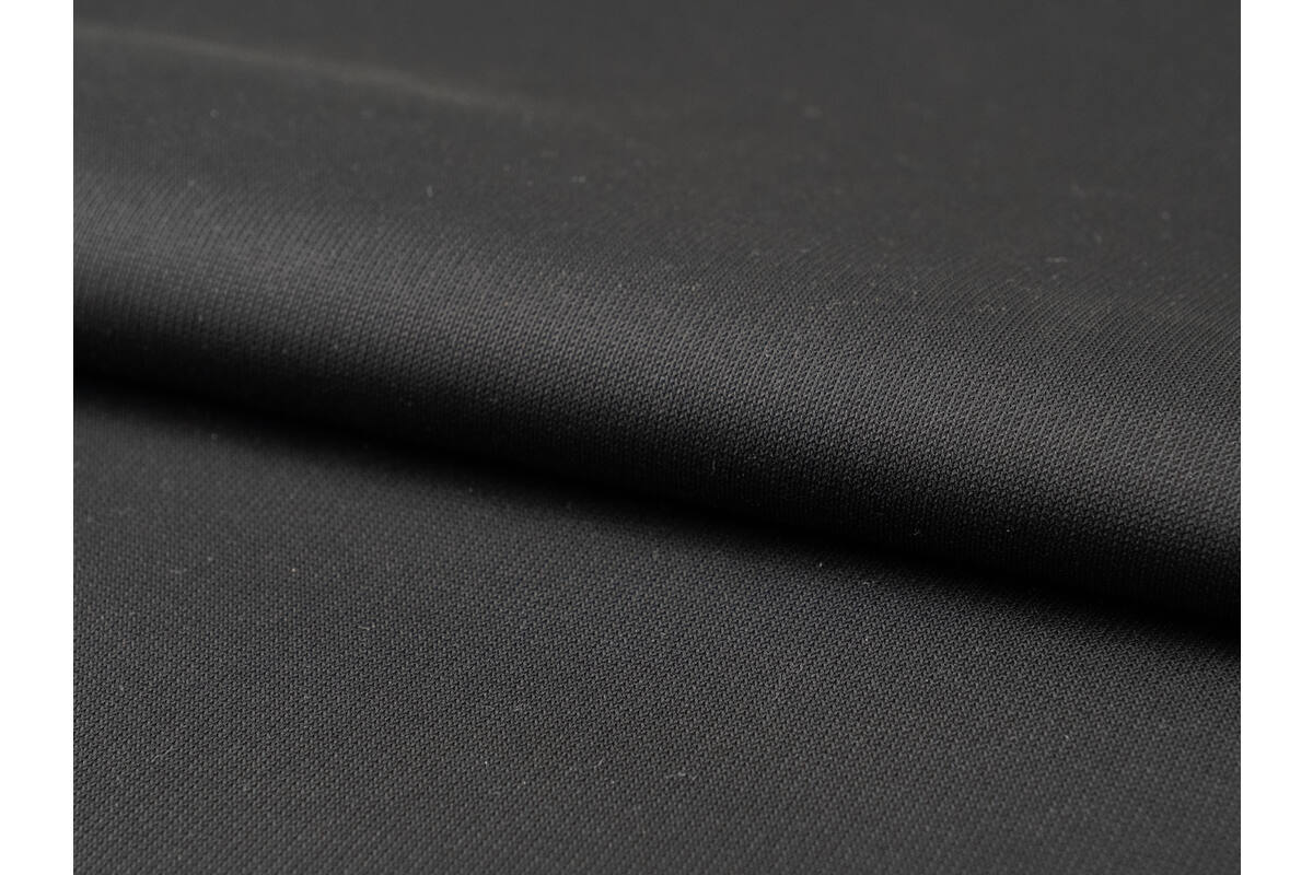 Blackback Soft Black FR, +/- 200 g/m2
not for printing
3,20 x +/- 50 m